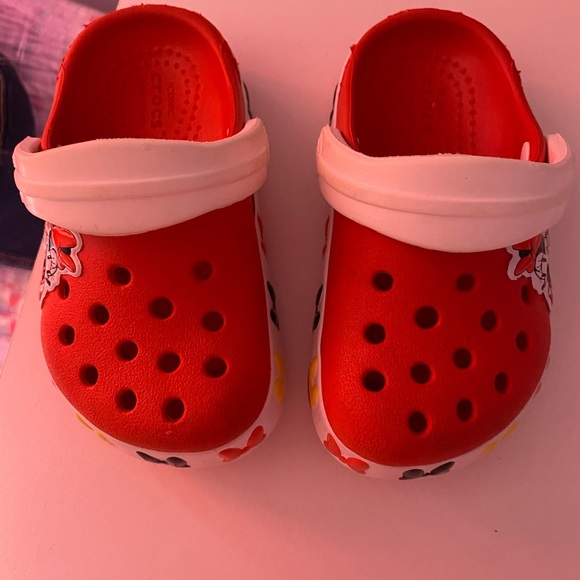 Minnie Mouse Toddler Crocs - Picture 2 of 4